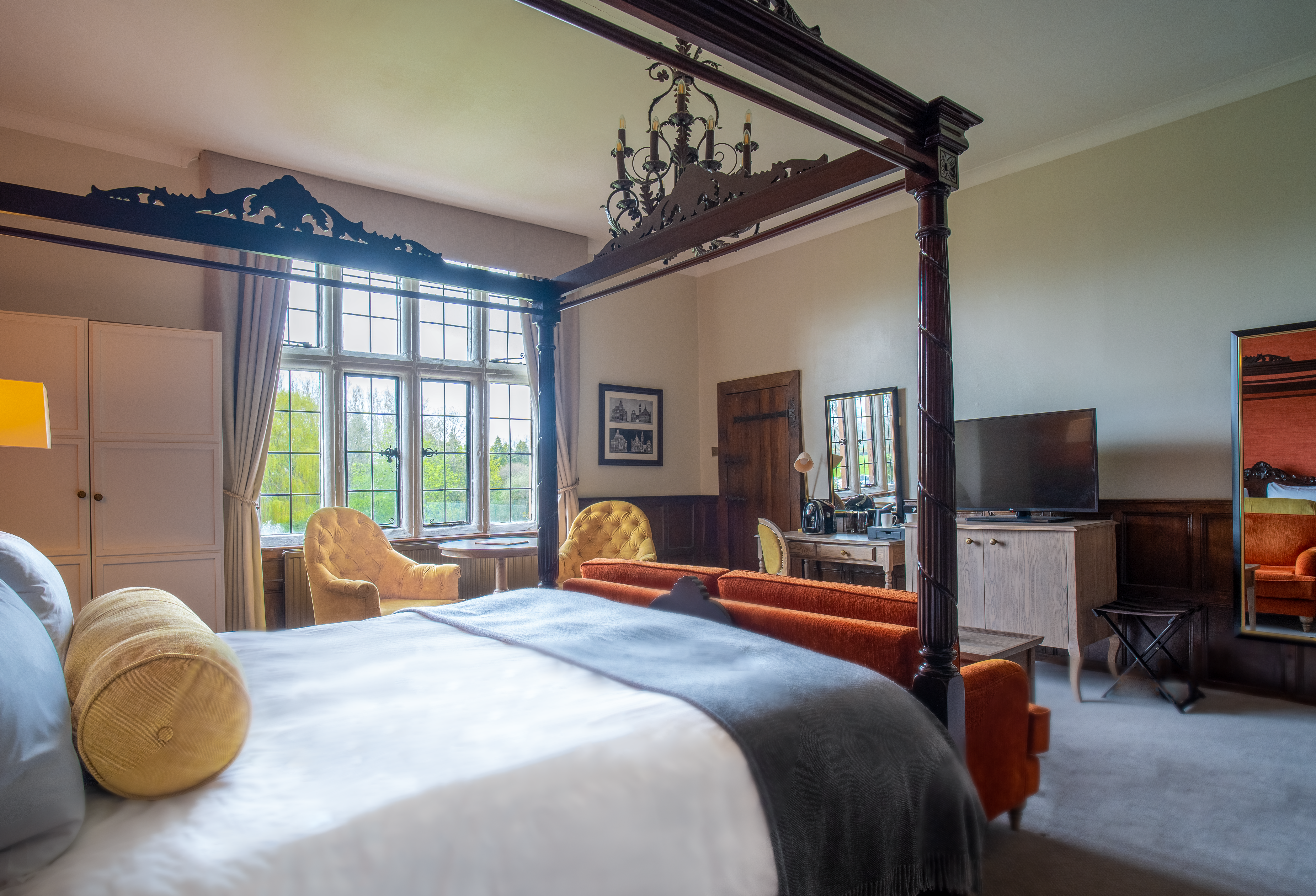 Working at Billesley Manor: Hotel bedroom